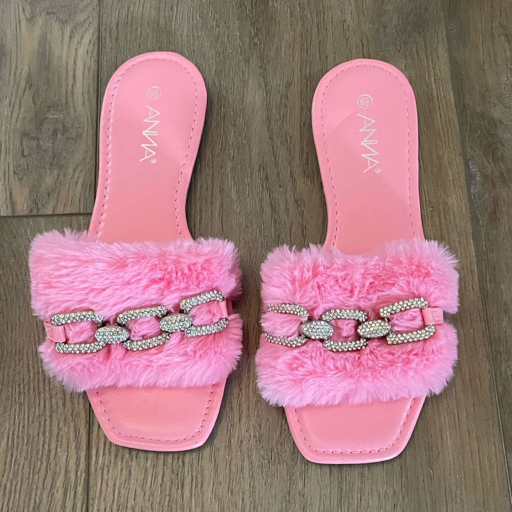 NWOT Anna Pink Furry Slides with Rhinestone Chain